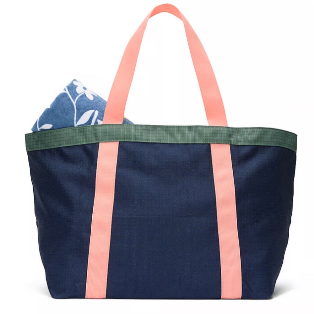Brand New VICTORIA'S SECRET Weekender Tote